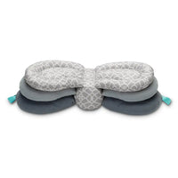 coussin d'allaitement pour jeune maman le coussin est en forme de papillon. 3 coussin sont superposés les uns au dessus des autres