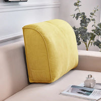 Coussin de canapé pour le dossier d'un canapé beige. Le coussin est de couleur jaune avec une poche sur le coté
