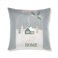 Coussin de Noël avec motif maison enneigée et inscription 'Sweet Home', parfait pour une décoration chaleureuse