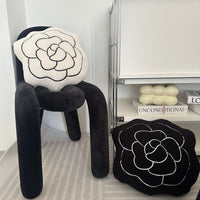 Coussin canapé Camélia noir et blanc rond décoratif en forme de fleur